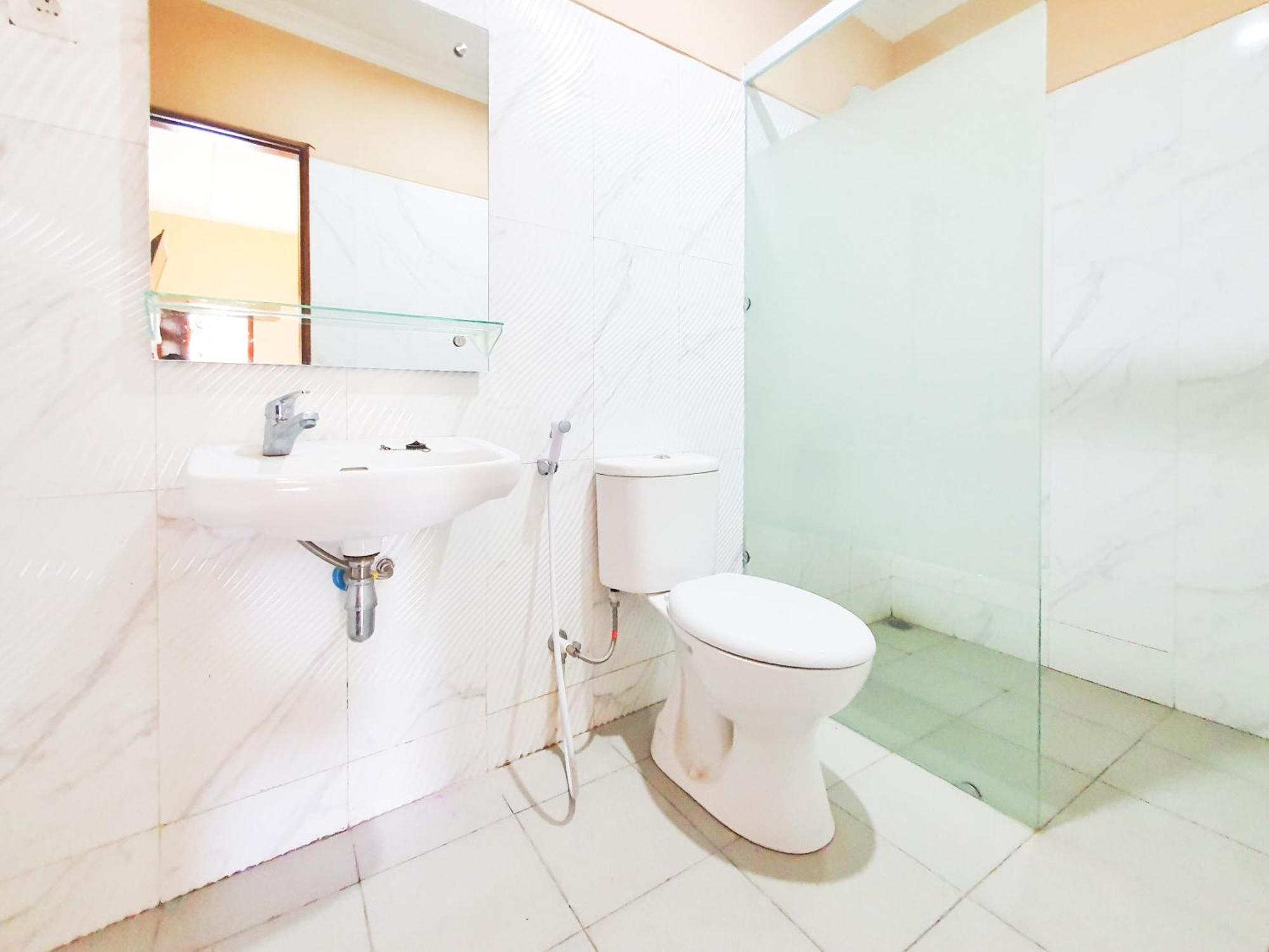 Reddoorz Syariah At Graha Adi Karya Kartasura Hotel Kartosuro Ngoại thất bức ảnh