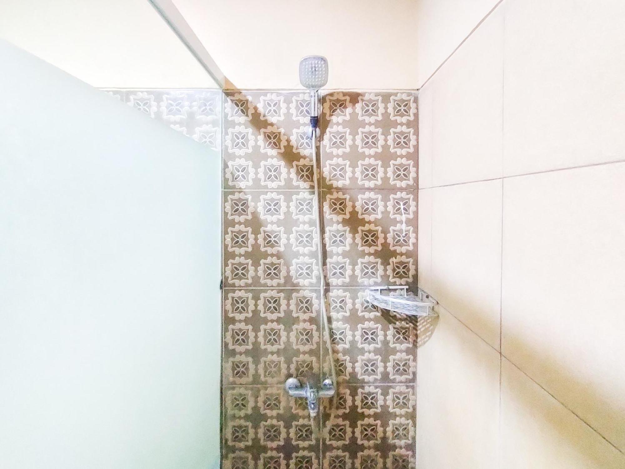 Reddoorz Syariah At Graha Adi Karya Kartasura Hotel Kartosuro Ngoại thất bức ảnh
