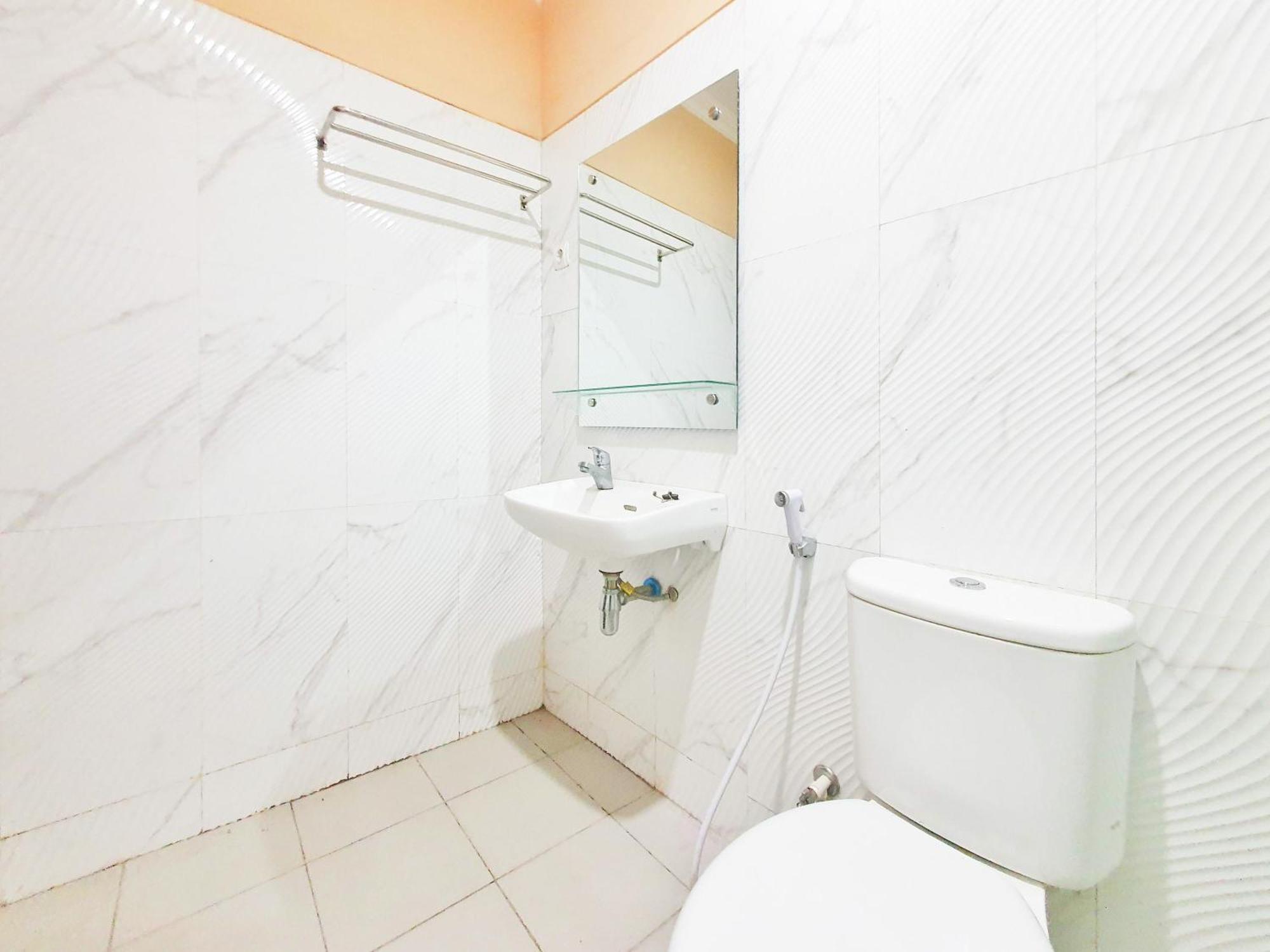Reddoorz Syariah At Graha Adi Karya Kartasura Hotel Kartosuro Ngoại thất bức ảnh