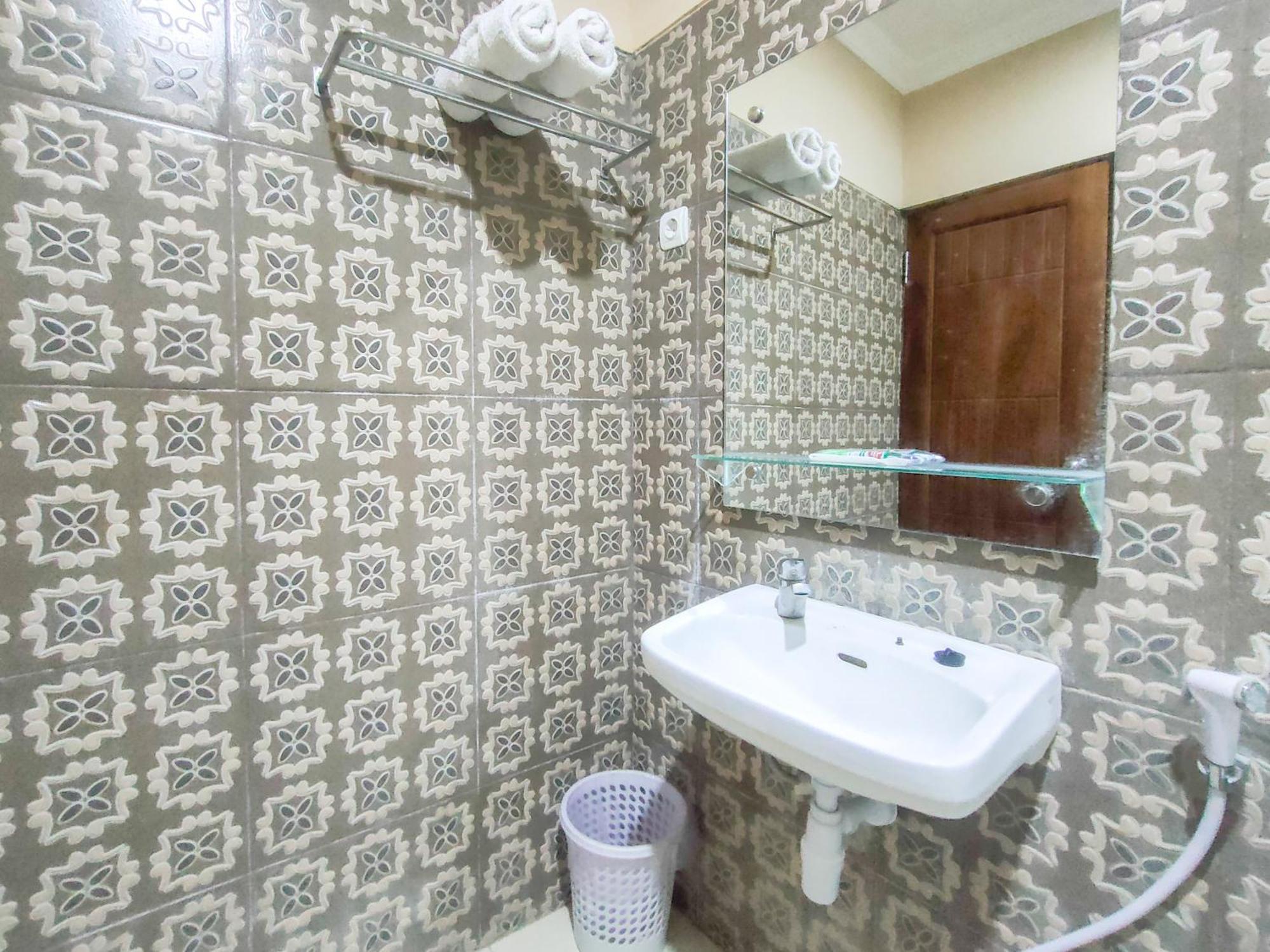 Reddoorz Syariah At Graha Adi Karya Kartasura Hotel Kartosuro Ngoại thất bức ảnh