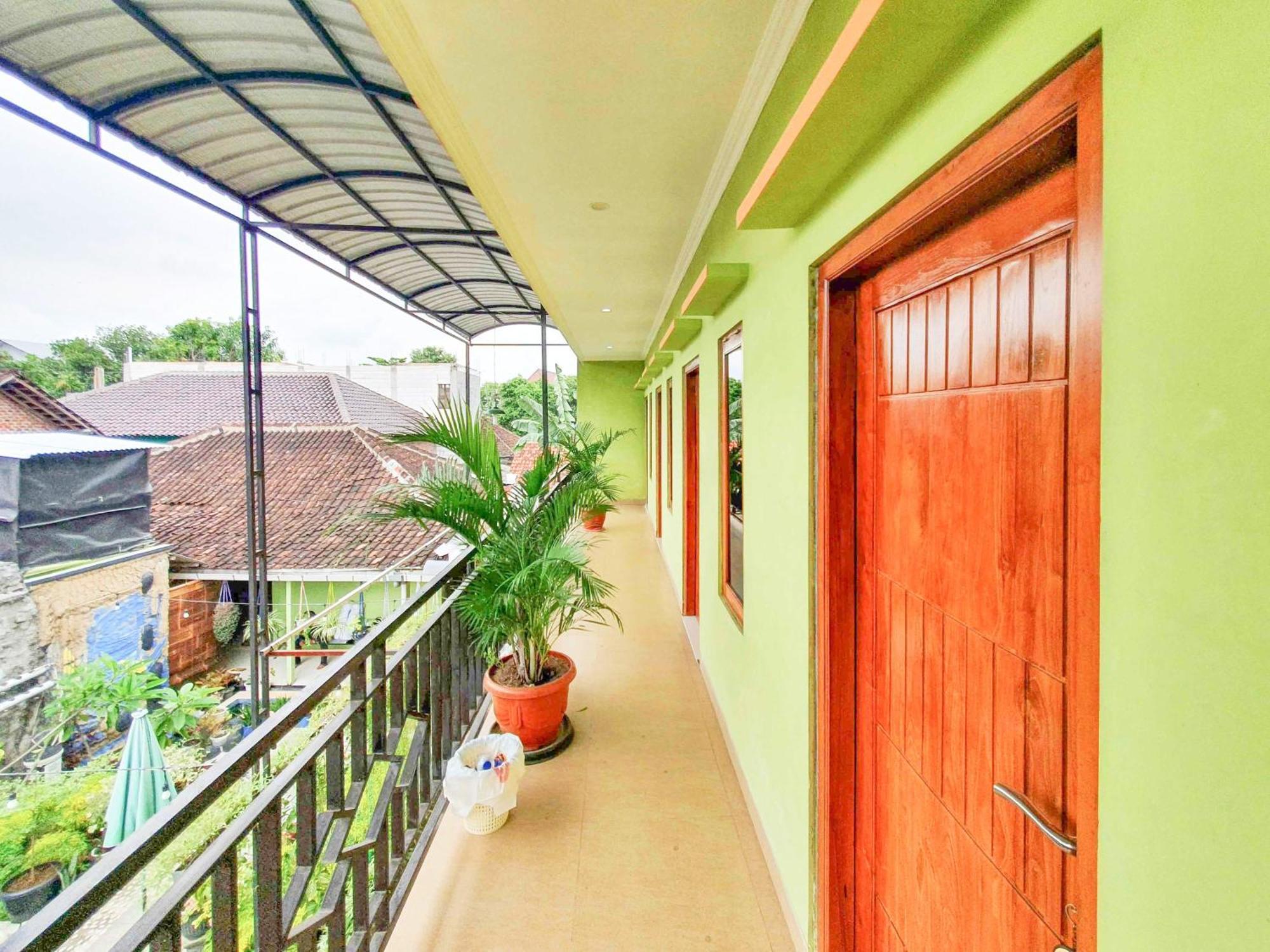 Reddoorz Syariah At Graha Adi Karya Kartasura Hotel Kartosuro Ngoại thất bức ảnh