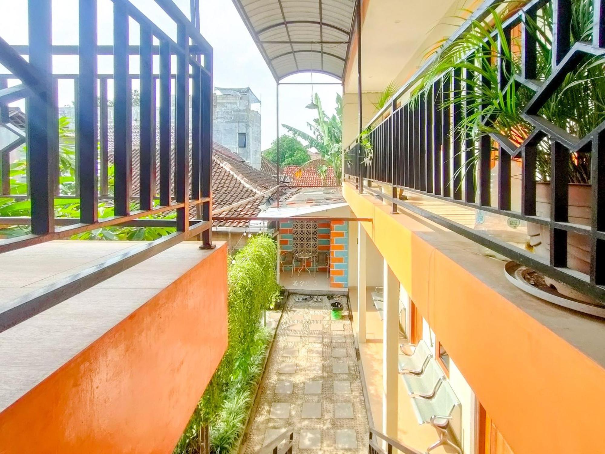 Reddoorz Syariah At Graha Adi Karya Kartasura Hotel Kartosuro Ngoại thất bức ảnh