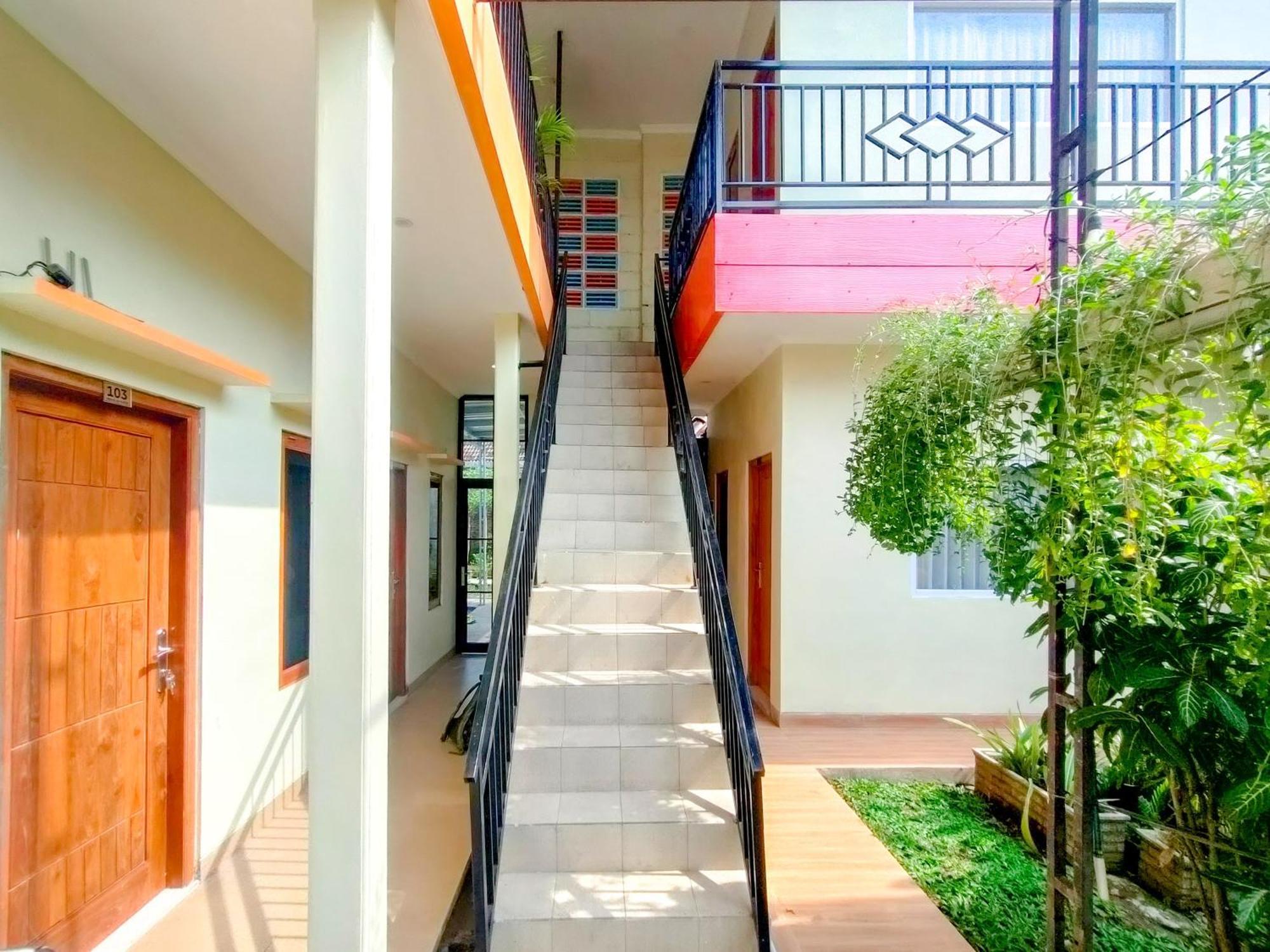 Reddoorz Syariah At Graha Adi Karya Kartasura Hotel Kartosuro Ngoại thất bức ảnh